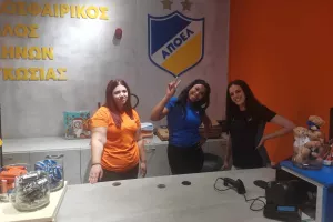 Πόζαραν στο kerkida Μαργαρίτα, Γεωργία και Κυριακή 