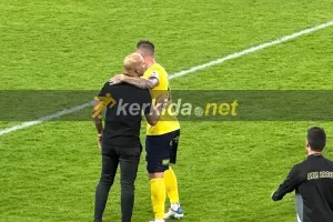 Αγκάλιασαν τον πρώην κόουτς (Φώτος Kerkida)