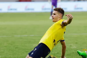 Να κερδίσει την εμπιστοσύνη Κόσκελα