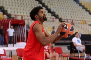 Με ΜακΚίσικ και Μιλουτίνοφ ο Ολυμπιακός με Ζαλγκίρις
