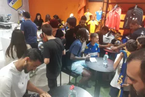 (ΦΩΤΟΣ Kerkida)/To kerkida στο orange shop στο “Νέο Plaza” 