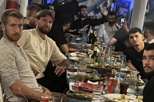Απόλαυσαν τη βραδιά σαν οικογένεια στο Costas Tavern (φώτος)