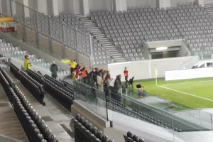 Λίγοι... αλλά πιστοί!