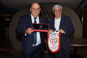 Το δείπνο στους Ισπανούς (Φώτος)