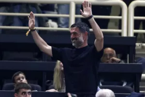 Αποθέωση για Καραγκούνη στο ΟΑΚΑ
