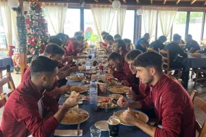 Γεύμα στην ταβέρνα "Ισαάκ" και γήπεδο