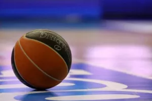 Τα βλέμματα σε... Μαρούσι και Πάτρα