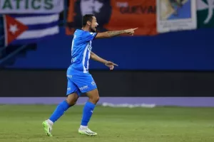 Ανόρθωση-Ομόνοια: Της "έσπασε" το αήττητο και την προσπέρασε! (Φώτος)