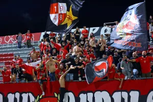 (ΒΙΝΤΕΟ Kerkida) Έγιναν... ένα με τον κόσμο/Ντίρλι-ντίρλι και αποθέωση για Σεργίου!