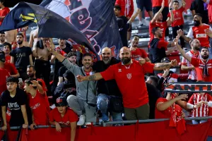(ΒΙΝΤΕΟ Kerkida) Έγιναν... ένα με τον κόσμο/Ντίρλι-ντίρλι και αποθέωση για Σεργίου!