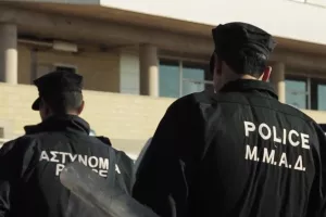 Πρόστιμο και επέκταση αποκλεισμού σε δύο οπαδούς στο ΑΠΟΕΛ-Απόλλων