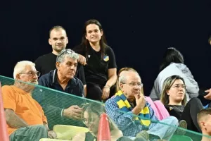 ΑΕΚ-ΑΠΟΕΛ: Επίδειξη (γαλαζοκίτρινης) δύναμης στη Λάρνακα! (Φώτος)