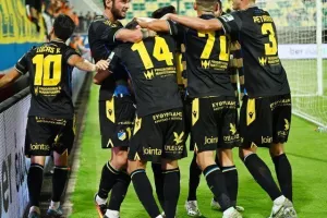 ΑΕΚ-ΑΠΟΕΛ: Επίδειξη (γαλαζοκίτρινης) δύναμης στη Λάρνακα! (Φώτος)