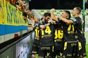 ΑΕΚ-ΑΠΟΕΛ: Επίδειξη (γαλαζοκίτρινης) δύναμης στη Λάρνακα! (Φώτος)