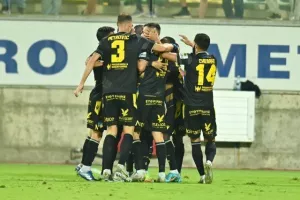 ΑΕΚ-ΑΠΟΕΛ: Επίδειξη (γαλαζοκίτρινης) δύναμης στη Λάρνακα! (Φώτος)