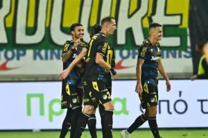ΑΕΚ-ΑΠΟΕΛ: Επίδειξη (γαλαζοκίτρινης) δύναμης στη Λάρνακα! (Φώτος)