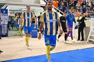 ΑΠΟΕΛ-ΑΕΛ: Mε... ζωγραφιά Ζέφτε η 8η σερί νίκη και κορυφή!