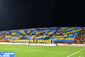 (ΒΙΝΤΕΟ Kerkida) Καυτή... είσοδος ΑΠΟΕΛ-ΑΕΛ (Κορεό οι Πορτοκαλί)