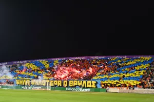 (ΒΙΝΤΕΟ Kerkida) Καυτή... είσοδος ΑΠΟΕΛ-ΑΕΛ (Κορεό οι Πορτοκαλί)