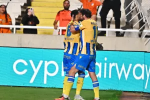 ΑΠΟΕΛ-ΑΕΛ: Mε... ζωγραφιά Ζέφτε η 8η σερί νίκη και κορυφή!