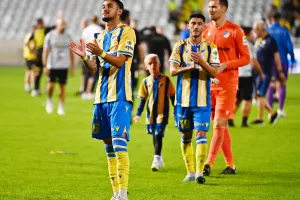 (ΒΙΝΤΕΟ Kerkida) Στους Πορτοκαλί υπό τον ήχο του ύμνου!