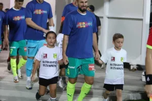 ΑΕΚ-ΑΠΟΕΛ: Επίδειξη (γαλαζοκίτρινης) δύναμης στη Λάρνακα! (Φώτος)
