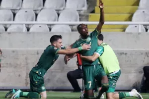 Ομόνοια-Απόλλων: "Πράσινο" προσπέρασμα με γκολ και ασίστ του Λοΐζου! (Φώτος)