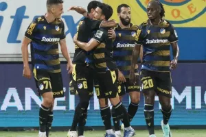 ΑΕΚ-ΑΠΟΕΛ: Επίδειξη (γαλαζοκίτρινης) δύναμης στη Λάρνακα! (Φώτος)