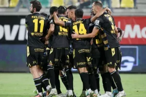 ΑΕΚ-ΑΠΟΕΛ: Επίδειξη (γαλαζοκίτρινης) δύναμης στη Λάρνακα! (Φώτος)