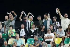 ΑΕΚ-ΑΠΟΕΛ: Επίδειξη (γαλαζοκίτρινης) δύναμης στη Λάρνακα! (Φώτος)