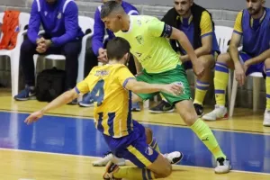 AΠΟΕΛ-ΑΕΚ: Τριάρα στο Λευκόθεο (φώτος)
