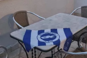 Στην Αθήνα συνοδευόμενοι από Άγγλους αστυνομικούς οι οπαδοί της Μπράιτον