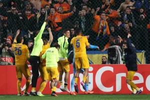97 χρόνια "Ψηλά, ψηλότερα ο Θρύλος, το ΑΠΟΕΛ είναι ιδέα, Αθάνατο θα ζει!" (φώτος/βίντεο)