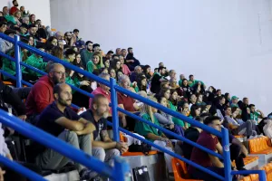 Αρκετός κόσμος στο ντέρμπι