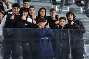 (Φωτορεπορτάζ) Ο κόσμος στο "Αλφαμέγα" για το φιλικό της Εθνικής