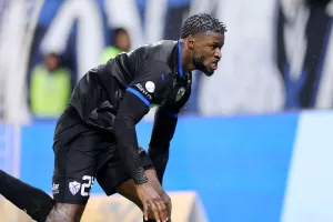 Απόλλων-Ανόρθωση/Σπουδαίο διπλό με Γκασαμά και στο -2 η "Κυρία" από την κορυφή (Φώτος)