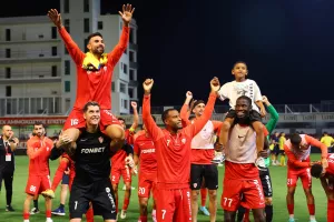Με τον κόσμο και συγκρατημένο ενθουσιασμό