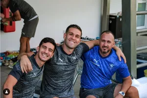 Με χαμόγελο, έτοιμοι για ντέρμπι