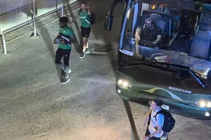 Άφιξη η Ομόνοια/ Υποδοχή... ο Τσιουπής! (Φώτος)