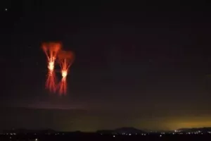 Σπάνιο κεραυνικό φαινόμενο πάνω από την Ικαρία