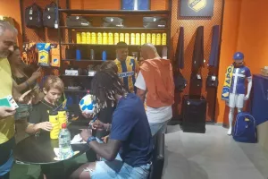 (ΦΩΤΟΣ Kerkida)/To kerkida στο orange shop στο “Νέο Plaza” 