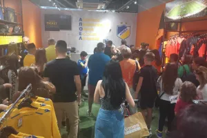 (ΦΩΤΟΣ Kerkida)/To kerkida στο orange shop στο “Νέο Plaza” 