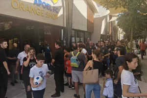 (ΦΩΤΟΣ Kerkida)/To kerkida στο orange shop στο “Νέο Plaza” 