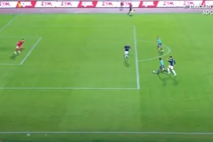Η πάσα στο 2 vs 1...