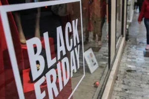 Πότε πέφτουν φέτος η Black Friday και η Cyber Monday