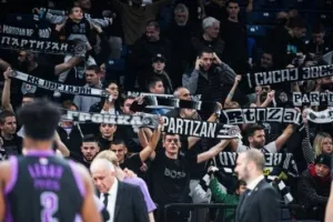 Ισόβιο αποκλεισμό σε φίλαθλο για ανάρμοστη συμπεριφορά
