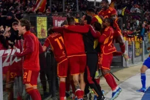 Έχανε μέχρι το 90+2 αλλά πήρε τρελή νίκη η Ρόμα!