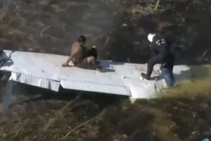 Πέρασε 9 ώρες πάνω στο φτερό, με τους κροκόδειλους να καραδοκούν