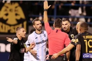 Παραπέμπονται οι διαιτητές του Κηφισιά-ΑΕΚ για το πέναλτι στον Γκαρσία