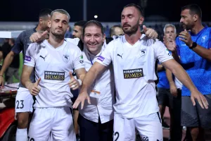 Τρελά πανηγύρια (Φώτος)